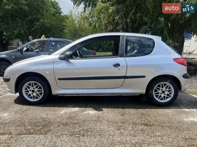 Серый Пежо 206, объемом двигателя 1.1 л и пробегом 211 тыс. км за 2000 $, фото 1 на Automoto.ua