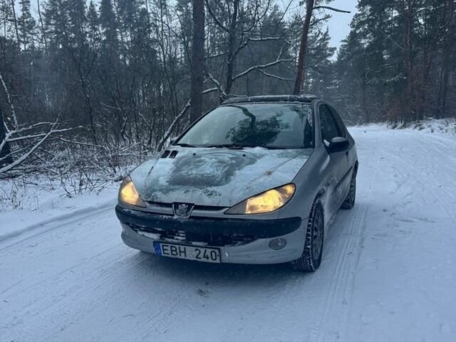 Сірий Пежо 206, об'ємом двигуна 2 л та пробігом 300 тис. км за 1750 $, фото 1 на Automoto.ua