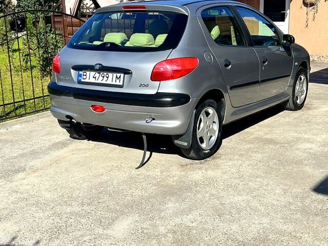 Серый Пежо 206, объемом двигателя 1.4 л и пробегом 199 тыс. км за 2500 $, фото 1 на Automoto.ua