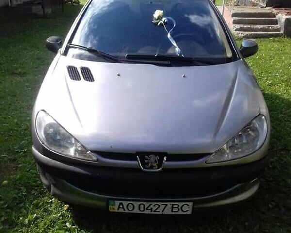 Серый Пежо 206, объемом двигателя 1.1 л и пробегом 250 тыс. км за 2200 $, фото 1 на Automoto.ua