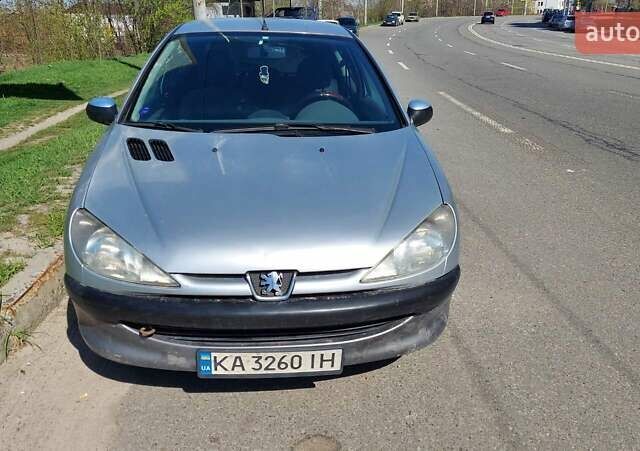 Сірий Пежо 206, об'ємом двигуна 1.1 л та пробігом 180 тис. км за 1950 $, фото 1 на Automoto.ua
