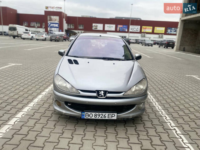 Серый Пежо 206, объемом двигателя 1.4 л и пробегом 194 тыс. км за 2550 $, фото 1 на Automoto.ua