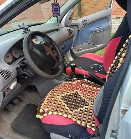 Серый Пежо 206, объемом двигателя 1.4 л и пробегом 308 тыс. км за 1700 $, фото 1 на Automoto.ua