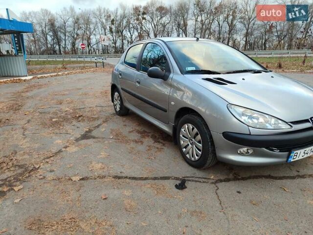Серый Пежо 206, объемом двигателя 1.12 л и пробегом 154 тыс. км за 2900 $, фото 1 на Automoto.ua