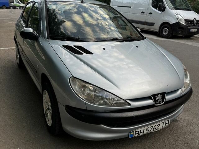 Серый Пежо 206, объемом двигателя 1.1 л и пробегом 185 тыс. км за 2350 $, фото 1 на Automoto.ua