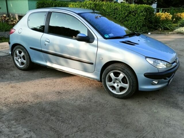 Сірий Пежо 206, об'ємом двигуна 1.4 л та пробігом 200 тис. км за 2399 $, фото 1 на Automoto.ua