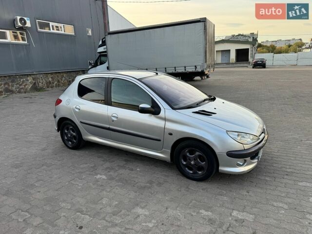 Сірий Пежо 206, об'ємом двигуна 1.4 л та пробігом 134 тис. км за 2650 $, фото 1 на Automoto.ua