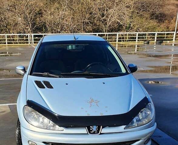 Серый Пежо 206, объемом двигателя 1.1 л и пробегом 230 тыс. км за 2750 $, фото 1 на Automoto.ua