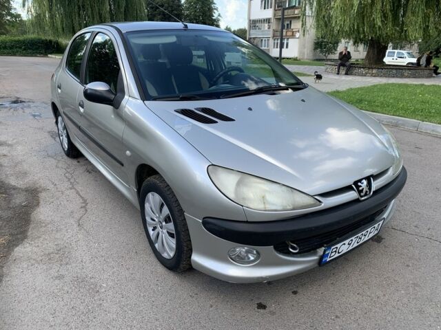 Серый Пежо 206, объемом двигателя 1.4 л и пробегом 115 тыс. км за 2500 $, фото 1 на Automoto.ua