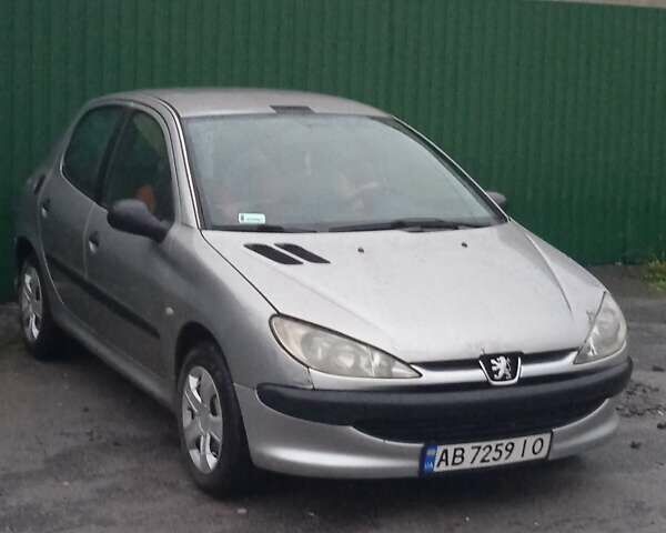 Сірий Пежо 206, об'ємом двигуна 1.4 л та пробігом 300 тис. км за 1999 $, фото 1 на Automoto.ua