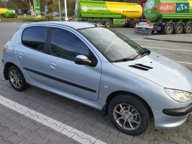 Серый Пежо 206, объемом двигателя 1.4 л и пробегом 178 тыс. км за 3200 $, фото 1 на Automoto.ua