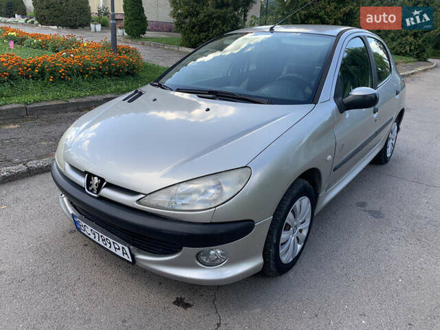Серый Пежо 206, объемом двигателя 1.36 л и пробегом 115 тыс. км за 2500 $, фото 1 на Automoto.ua