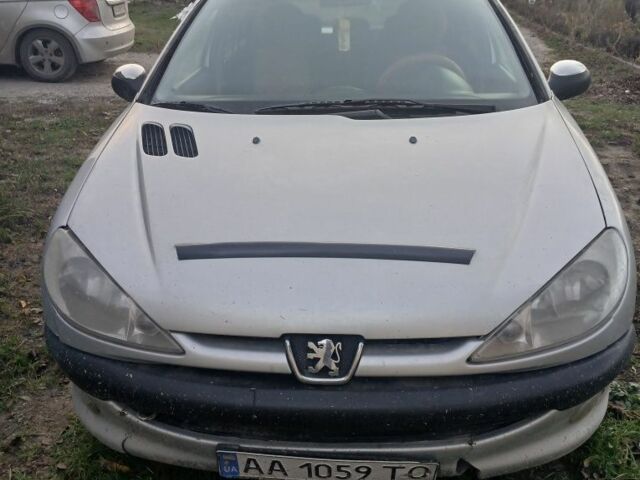 Серый Пежо 206, объемом двигателя 1.4 л и пробегом 186 тыс. км за 2500 $, фото 1 на Automoto.ua