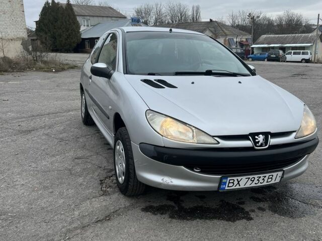 Серый Пежо 206, объемом двигателя 1.4 л и пробегом 230 тыс. км за 650 $, фото 1 на Automoto.ua