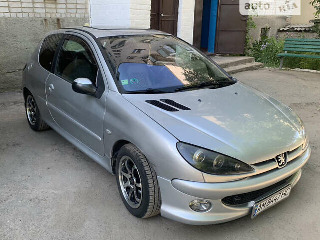 Сірий Пежо 206, об'ємом двигуна 1.4 л та пробігом 266 тис. км за 3400 $, фото 1 на Automoto.ua