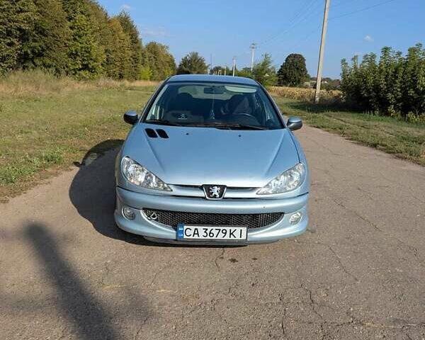 Сірий Пежо 206, об'ємом двигуна 1.59 л та пробігом 246 тис. км за 4100 $, фото 1 на Automoto.ua