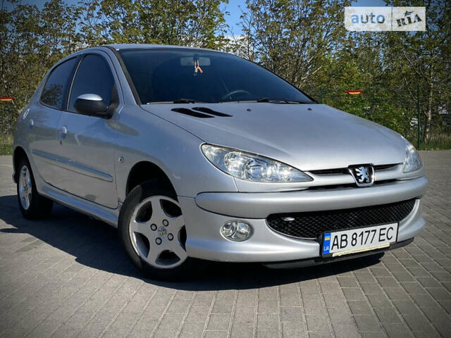 Сірий Пежо 206, об'ємом двигуна 1.36 л та пробігом 201 тис. км за 4200 $, фото 1 на Automoto.ua