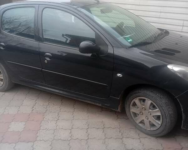 Сірий Пежо 206, об'ємом двигуна 1.12 л та пробігом 124 тис. км за 4000 $, фото 1 на Automoto.ua