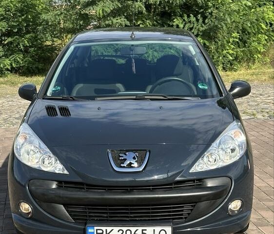 Серый Пежо 206, объемом двигателя 1.4 л и пробегом 260 тыс. км за 4000 $, фото 1 на Automoto.ua