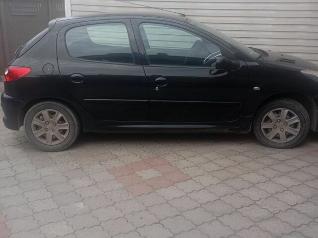 Серый Пежо 206, объемом двигателя 1.1 л и пробегом 124 тыс. км за 4300 $, фото 1 на Automoto.ua