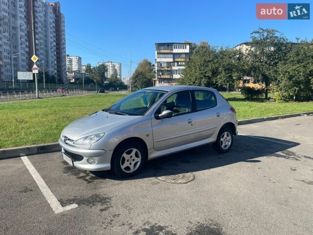 Сірий Пежо 206, об'ємом двигуна 1.4 л та пробігом 235 тис. км за 2900 $, фото 1 на Automoto.ua