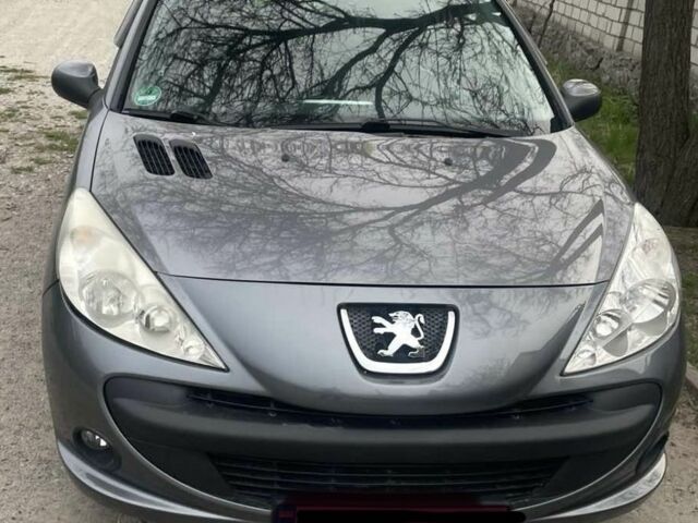 Серый Пежо 206, объемом двигателя 1.1 л и пробегом 155 тыс. км за 3300 $, фото 1 на Automoto.ua