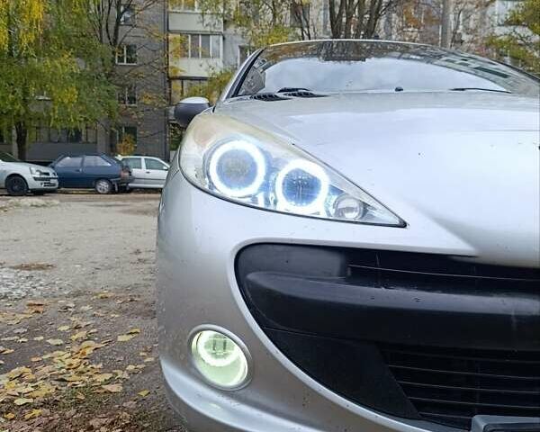 Сірий Пежо 206, об'ємом двигуна 1.4 л та пробігом 197 тис. км за 4699 $, фото 1 на Automoto.ua