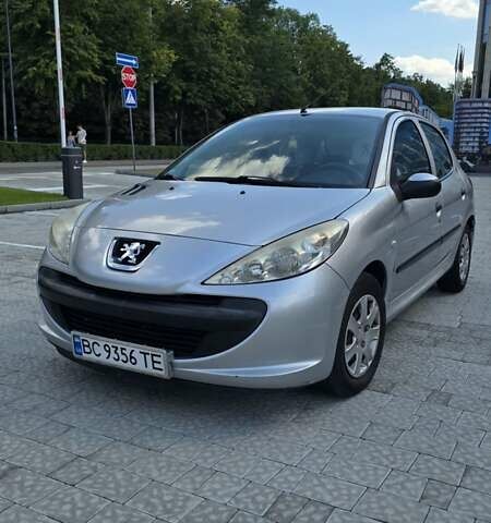 Серый Пежо 206, объемом двигателя 1.4 л и пробегом 233 тыс. км за 4500 $, фото 1 на Automoto.ua