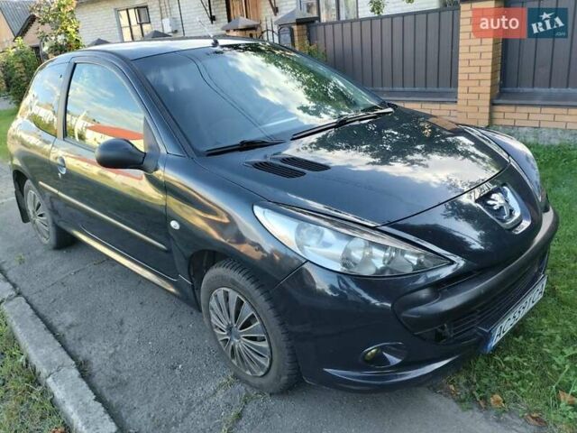 Серый Пежо 206, объемом двигателя 1.12 л и пробегом 160 тыс. км за 4200 $, фото 1 на Automoto.ua