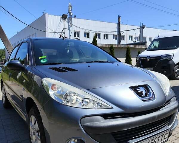 Сірий Пежо 206, об'ємом двигуна 1.1 л та пробігом 104 тис. км за 4100 $, фото 1 на Automoto.ua