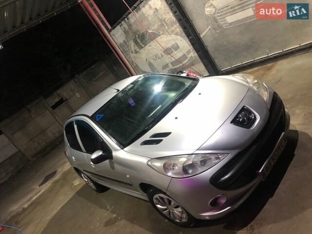 Сірий Пежо 206, об'ємом двигуна 1.4 л та пробігом 243 тис. км за 4050 $, фото 1 на Automoto.ua