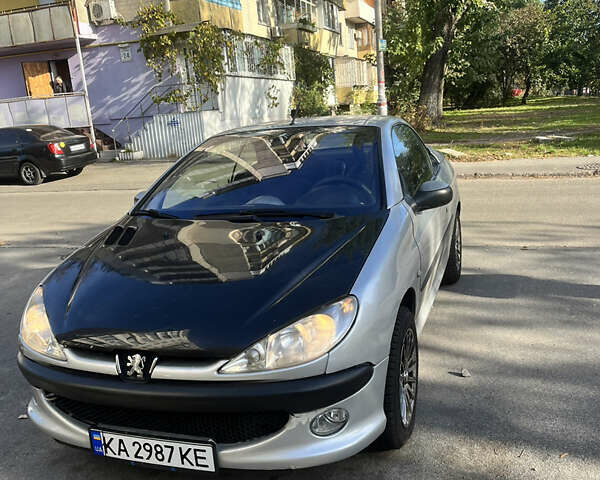 Серый Пежо 206, объемом двигателя 1.59 л и пробегом 220 тыс. км за 2700 $, фото 1 на Automoto.ua