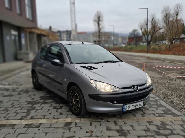 Серый Пежо 206, объемом двигателя 1.1 л и пробегом 128 тыс. км за 2500 $, фото 1 на Automoto.ua