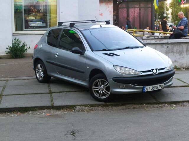Сірий Пежо 206, об'ємом двигуна 1.4 л та пробігом 305 тис. км за 3200 $, фото 1 на Automoto.ua