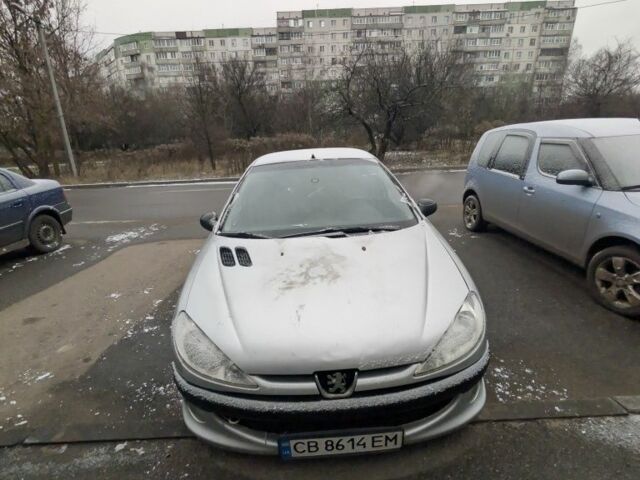 Серый Пежо 206, объемом двигателя 1.4 л и пробегом 285 тыс. км за 2000 $, фото 1 на Automoto.ua