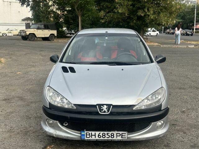 Серый Пежо 206, объемом двигателя 1.4 л и пробегом 195 тыс. км за 2400 $, фото 1 на Automoto.ua