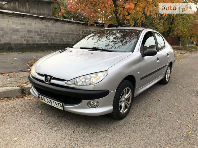 Сірий Пежо 206, об'ємом двигуна 1.4 л та пробігом 187 тис. км за 3500 $, фото 1 на Automoto.ua