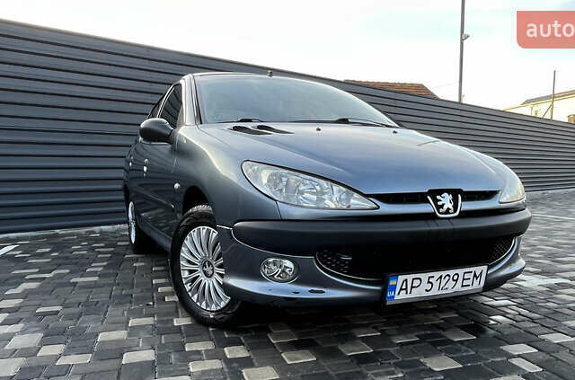 Серый Пежо 206, объемом двигателя 1.4 л и пробегом 245 тыс. км за 3699 $, фото 1 на Automoto.ua
