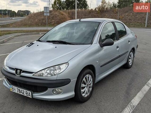 Сірий Пежо 206, об'ємом двигуна 1.36 л та пробігом 88 тис. км за 3500 $, фото 1 на Automoto.ua