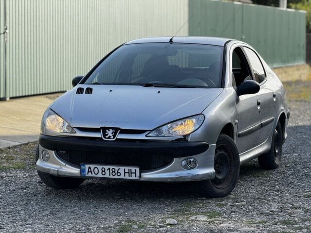Серый Пежо 206, объемом двигателя 1.4 л и пробегом 350 тыс. км за 1350 $, фото 1 на Automoto.ua