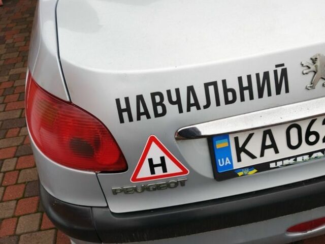 Сірий Пежо 206, об'ємом двигуна 1.4 л та пробігом 389 тис. км за 2250 $, фото 1 на Automoto.ua