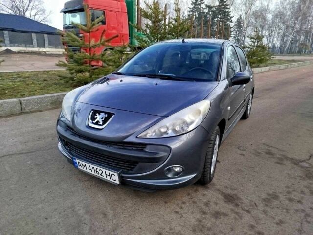 Сірий Пежо 206, об'ємом двигуна 1.4 л та пробігом 185 тис. км за 3900 $, фото 1 на Automoto.ua