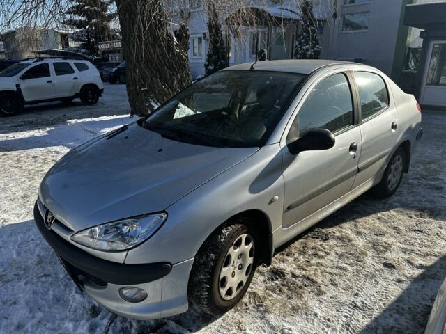 Серый Пежо 206, объемом двигателя 1.4 л и пробегом 181 тыс. км за 2500 $, фото 1 на Automoto.ua