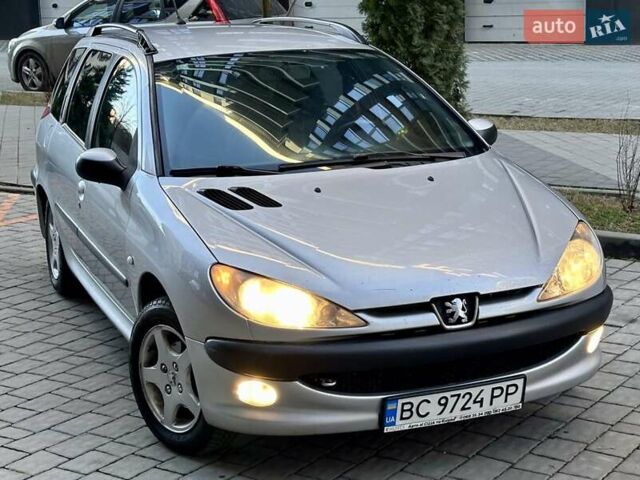 Серый Пежо 206, объемом двигателя 1.4 л и пробегом 319 тыс. км за 3100 $, фото 1 на Automoto.ua