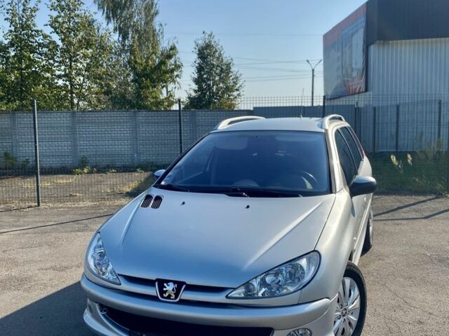 Серый Пежо 206, объемом двигателя 1.6 л и пробегом 227 тыс. км за 2450 $, фото 1 на Automoto.ua