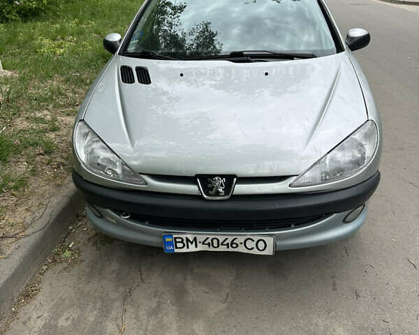 Серый Пежо 206, объемом двигателя 1.4 л и пробегом 205 тыс. км за 2800 $, фото 1 на Automoto.ua