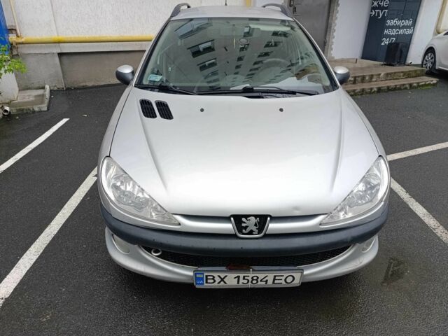 Серый Пежо 206, объемом двигателя 1.4 л и пробегом 270 тыс. км за 3350 $, фото 1 на Automoto.ua
