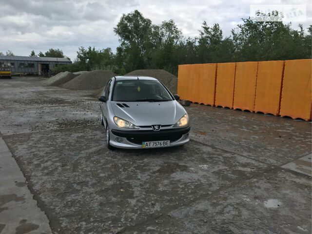 Сірий Пежо 206, об'ємом двигуна 1.4 л та пробігом 190 тис. км за 4250 $, фото 1 на Automoto.ua