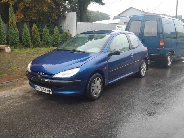 Синий Пежо 206, объемом двигателя 1.1 л и пробегом 230 тыс. км за 1000 $, фото 1 на Automoto.ua