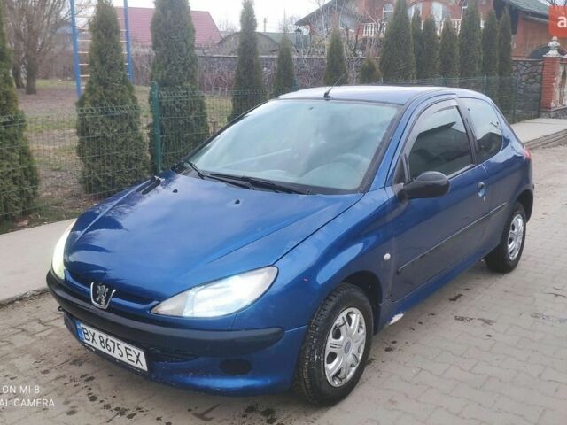 Синій Пежо 206, об'ємом двигуна 1.12 л та пробігом 136 тис. км за 1750 $, фото 1 на Automoto.ua